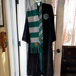 Warner Bros. Harry Potter Black Green Robe, scarf, tie VERY NICE QUALITY cloak